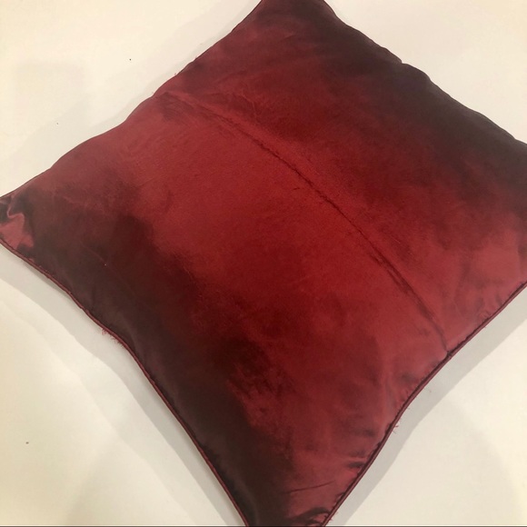 NWOT Embroidery Pair of Cushion Cover - Picture 3 of 3